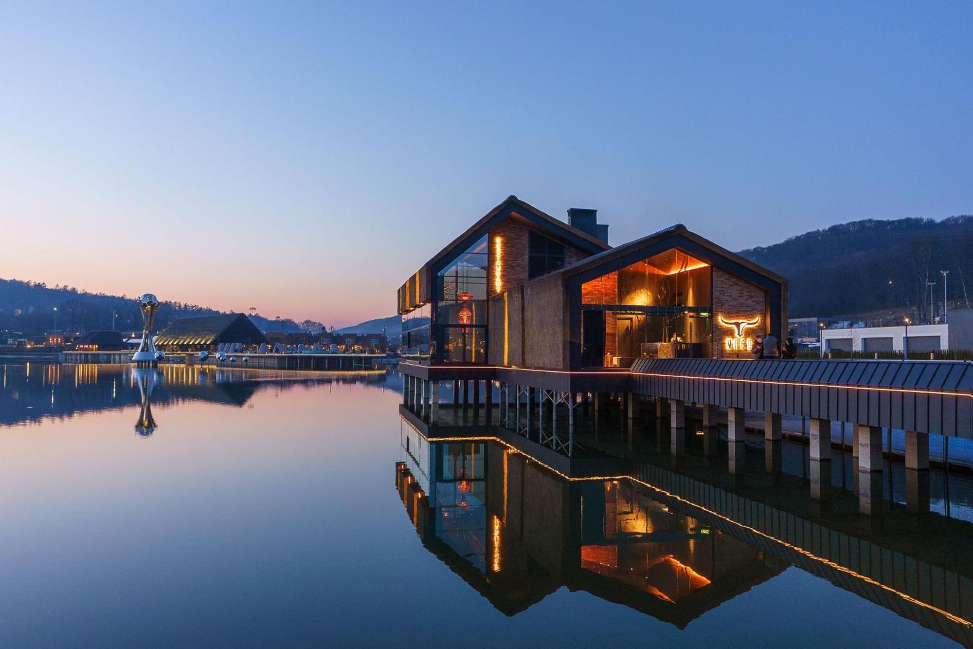 Emily Resort Lviv Exterior photo The "floating" house