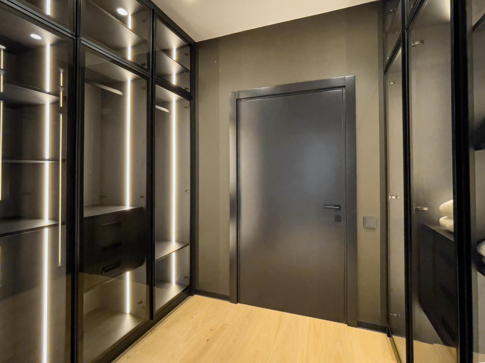 Emily Resort Lviv Room photo A modern interior door